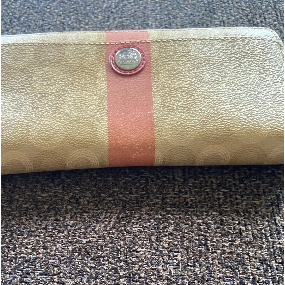 Coach Singature Beige leather wallet